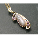gold pendant with freshwater pearl