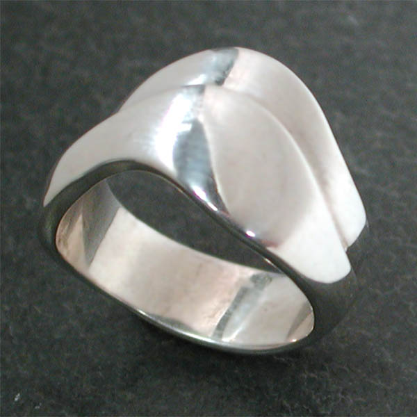 Smooth comfort and highly polished layers make this ring a joy to wear.